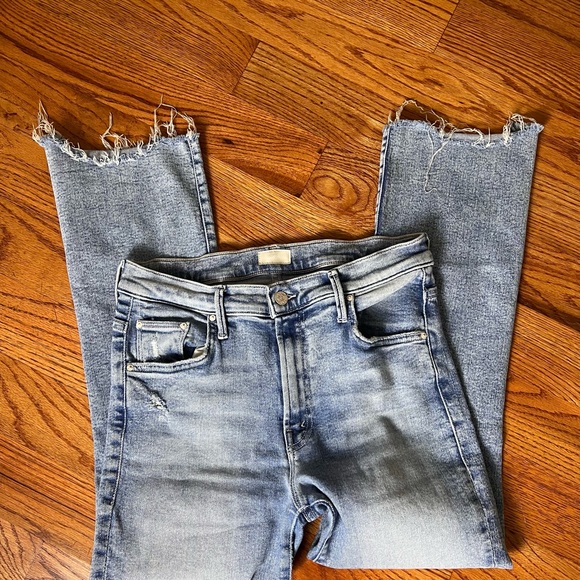 MOTHER The Insider Crop Fray Light Blue Ankle Jeans - Picture 3 of 12